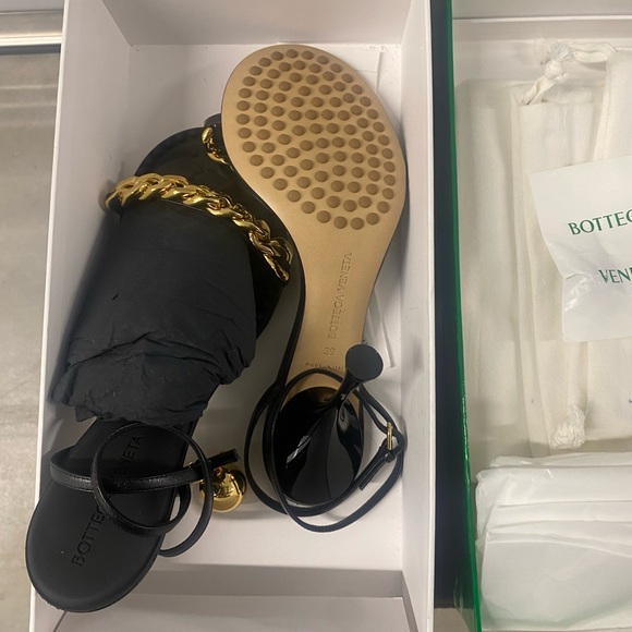 Bottega Veneta
Black and Gold ball High-Heeled Sandal - Picture 8 of 15